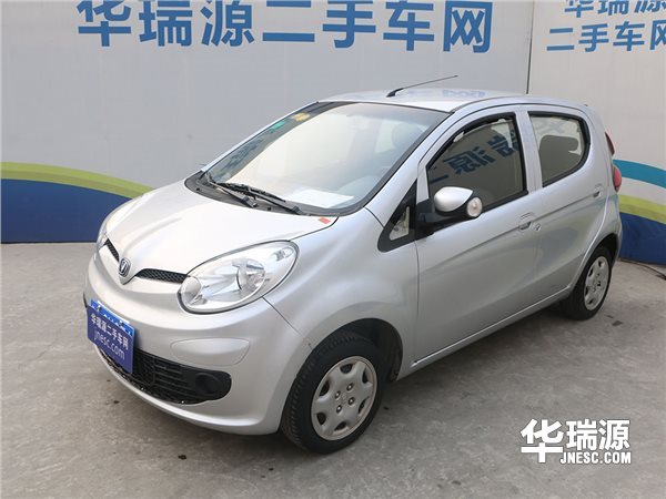 长安奔奔mini，造型炫新，年青有活力