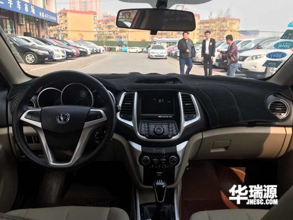 长安逸动，年青时髦，大方沉稳，非常受青年喜欢