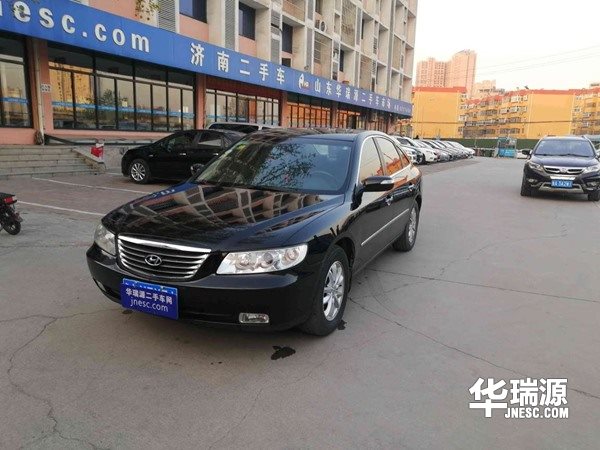 现代雅尊，进口中型车，时髦外形空间舒适