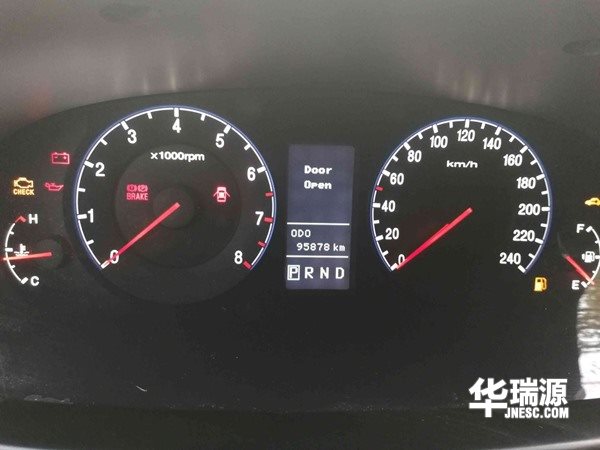 现代雅尊，进口中型车，时髦外形空间舒适