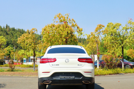 迪庆二手奔驰GLC轿跑 2018款 GLC 200 4MATIC 轿跑SUV
